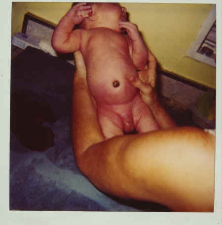 cameron - 3 weeks - bath by Judy - #2.jpg (162813 bytes)