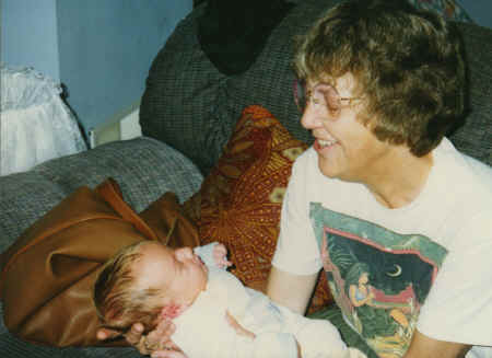 cameron - 3 weeks - with Sonda Newsom.jpg (314935 bytes)